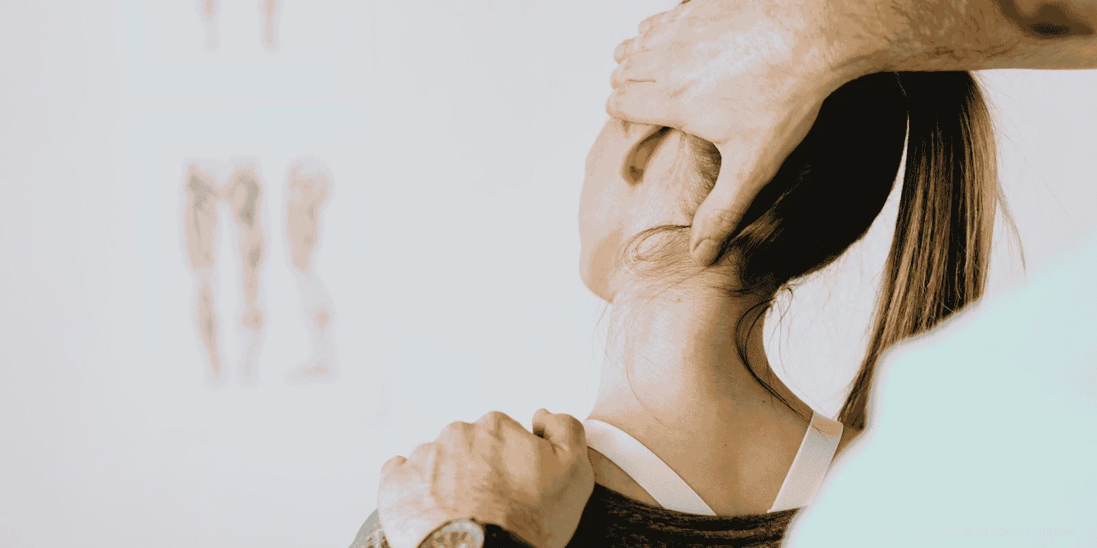 viral sore throat vs bacterial signs symptoms